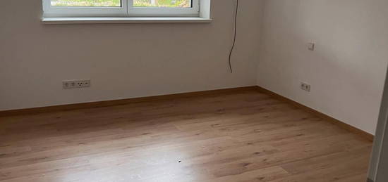 Neue 3 Zimmer Wohnung mit Terrasse und Garten in Stephansposching