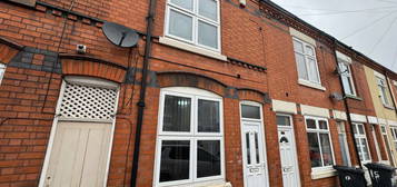 Terraced house to rent in Warren Street, Leicester LE3