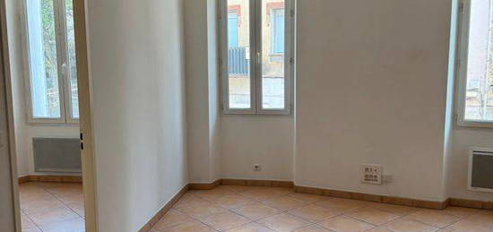 Location appartement 2p centre de Cuges les pins