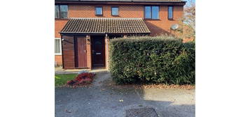 Maisonette to rent in Burnet Close, Swindon SN2