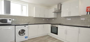 7 bed flat to rent