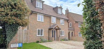 5 bedroom detached house