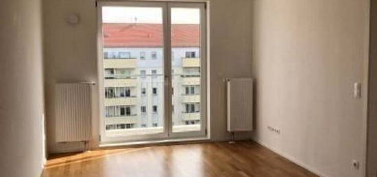 Wunderschöne zentral gelegene 2 Zimmer Wohnung *Balkon *EBK *Parkett *Keller