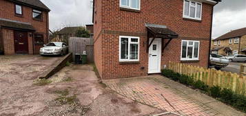 2 bed semi-detached house for sale