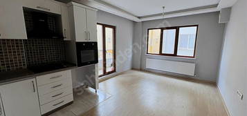 BARBAROS KİRALIK ARA KAT BALKONLU 1+1 DAİRE