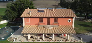 Casa indipendente in vendita a Montefelcino