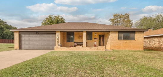 809 E 13th St, Sweetwater, TX 79556