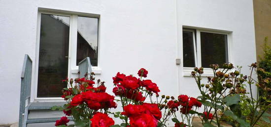 Helle EG-Wohnung mit Terrasse und eigenem Garten, Nähe Bresgespark