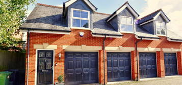 Flat to rent in Charlotte Mews, Henley-On-Thames RG9