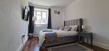 3 bed flat to rent