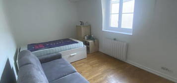 Studio meublé  à louer, 1 pièce, 25 m², Étage 4/–