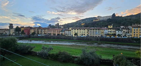 Quadrilocale ottimo stato, primo piano, Centro, Pescia