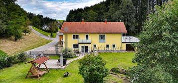 Zweifamilienhaus mit großem Grundstück, Garten und Wald - Ein wahres Paradies für Naturliebhaber!