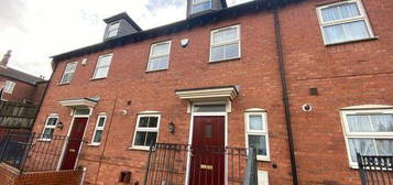 4 bed town house to rent