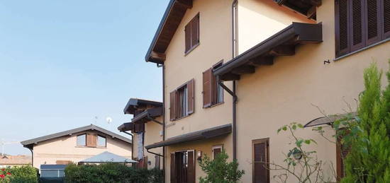 Villa a schiera 3 locali, ottimo stato, Uggiate Trevano, Uggiate con Ronago