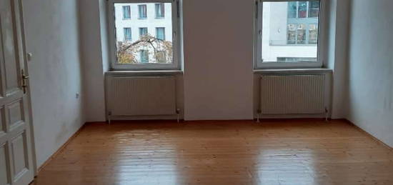 Schöne, helle, zentral gelegene 2 Zimmerwohnung