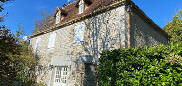 Maison en pierre de caractère avec garage / studio indépendants