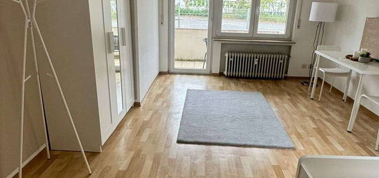 Schöne Erdgeschoss Wohnung mit Balkon+Garten+Einbauküche