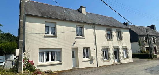 GRANDE MAISON DE BOURG AVEC DEPENDANCE ET HANGAR