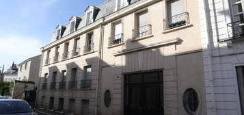 FONTAINEBLEAU CENTRE - APPT F2 DERNIER ETAGE 40M² AVEC CAVE