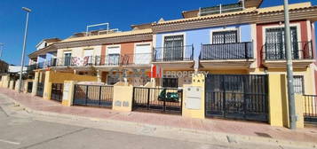 Chalet adosado en venta en  San Cayetano