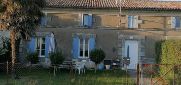 Maison avec jardinet clos