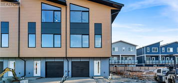 909 Vine Crt, Langford, British Columbia 