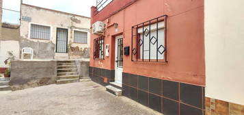 Casa adosada de alquiler en Calle Molina y Cros, Barrio de la Concepción