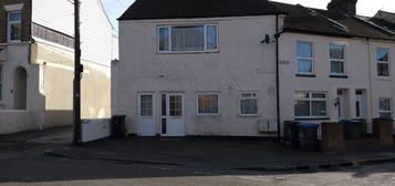 Flat to rent in East Street, Dover CT17