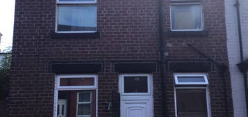 Terraced house to rent in Noster View, Beeston, Leeds LS11