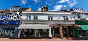 Flat to rent in High Street, East Grinstead RH19