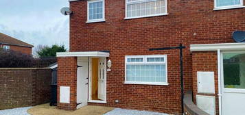 3 bedroom semi-detached house to rent