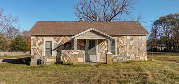 313 N Grand St, Greenfield, MO 65661