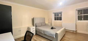 Studio to rent in York Street, London W1H