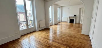 Appartement  à louer, 3 pièces, 2 chambres, 81 m²