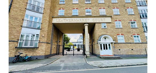 Flat to rent in Leathermarket Court, London SE1