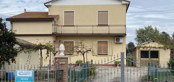 Casa indipendente in vendita in via Enrico Fermi, 12