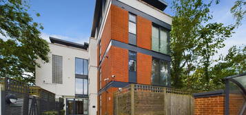 Flat to rent in Newbeck Court, 125 Park Road, Beckenham, Kent BR3