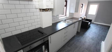 Flat to rent in Albert Terrace, Middlesbrough TS1