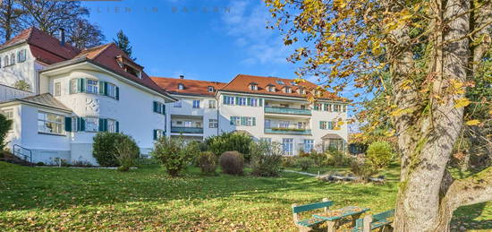 Exklusive Dachgeschosswohnung in historischem Gebäude mit Alpenblick!