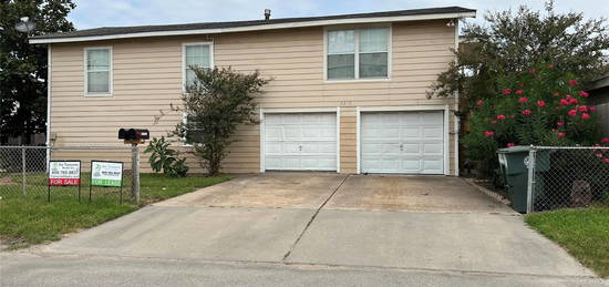 2216 59th St, Galveston, TX 77551