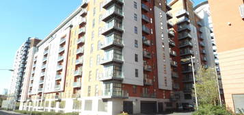 Flat to rent in Hornbeam Way, Manchester M4