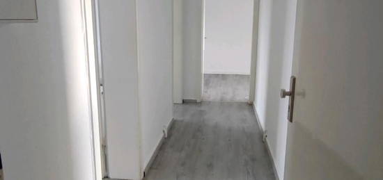 Zentrale helle 2,5 Zimmer Wohnung