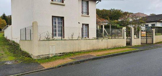 Maison individuelle de 1953 de 95m² avec jardin et garage (surface totale 574m²) - état général OK