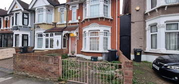 Property for sale in Haslemere Road, Ilford IG3