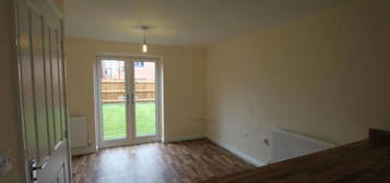 2 bedroom semi-detached house to rent