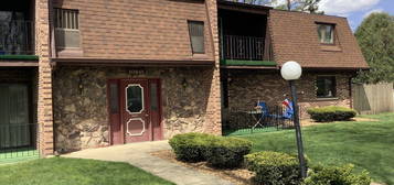 10641 S Brooklodge Ln Apt 1B, Palos Hills, IL 60465