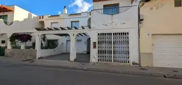 Casa adosada en calle de Nicaragua