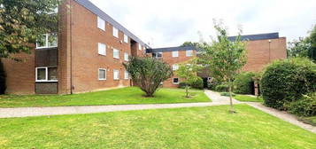 Flat to rent in Jolive Court, Rosetrees, Guildford GU1