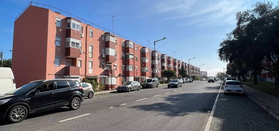 Arrendamento de Apartamento T2  na rua Sargento Armando Monteiro Ferreira, 126